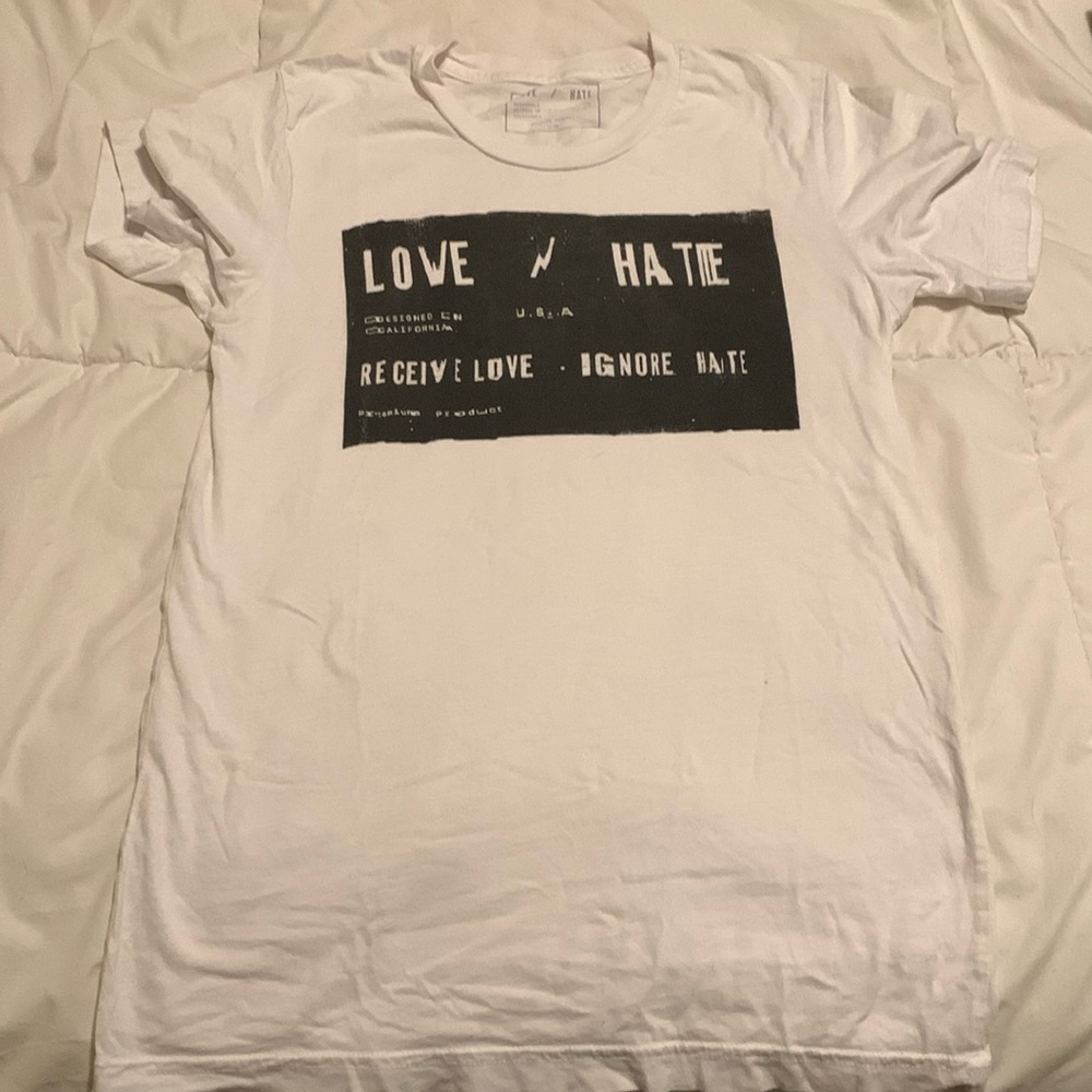 Love hate graphic tee. Men’s XS